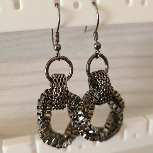 The Limited Industrial Style Chain and Crystals Bracelet and Earrings Set - Picture 4 of 5